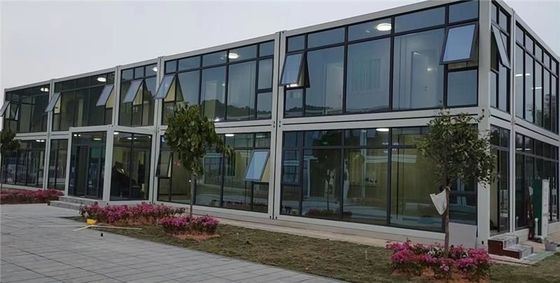 Luxury Prefab Villa Container House Con Finestre In Aluminio E Design Moderno