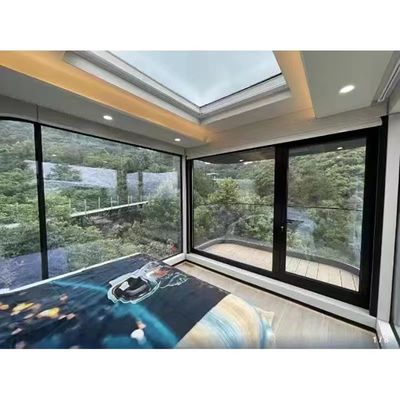 Luxury Container House con una vista ampia e un'estetica moderna in zona turistica