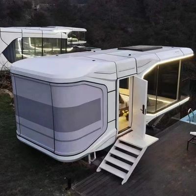 Cottage in vetro per coppie in stile contemporaneo